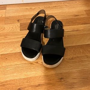 Feanco Sarto black platform sandals